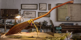 Le Nimbus 2000, le balai mythique d’Harry Potter est de retour avec Cinereplicas Cinereplicas-Nimbus-2000