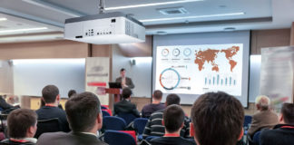 NEC dévoile son nouveau projecteur laser LCD autonome, le PA703UL NEC-PA703UL_Application_med