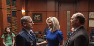 Netflix a dévoilé les premières images et a annoncé la présence de Lisa Kudrow au casting de Space Force, disponible le 29 mai.