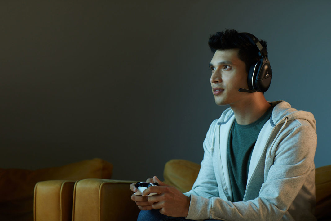 Turtle-Beach-Stealth-700-Gen-2_LIFESTYLE2