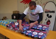 Disneyland Paris : les VoluntEARS aident les familles soutenues avec don de pizzas et de cadeaux de Noël Disneyland Paris