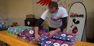 Disneyland Paris : les VoluntEARS aident les familles soutenues avec don de pizzas et de cadeaux de Noël Disneyland Paris