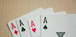 Les meilleurs jeux auxquels jouer avec un simple paquet de cartes carte card-game-g9347c988a_1280