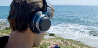 Turtle Beach Atom : la manette ultra-portable est disponible pour iPhone Turtle-Beach-Atom-Controller-IOS-Cobalt-Amazon-Retail-Feature-Lifestyle-Mobile