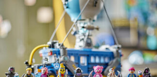 LEGO lancera de nouveaux sets Fortnite à l’automne LEGO-FORTNITE-77073_Lifestyle_envr_05
