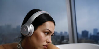 Beats et Sandy Liang s’associent pour une édition limitée du Solo 4 Sandy-Liang-x-Beats-©Beats