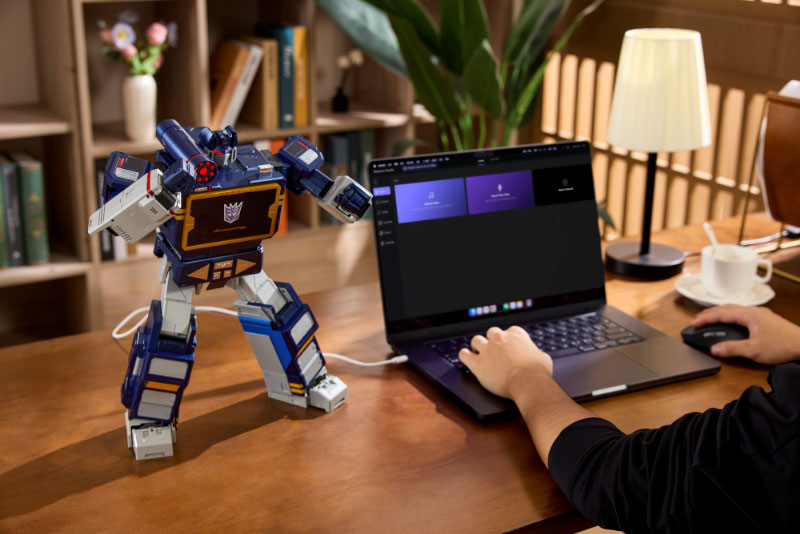 Flagship-Robosen-Soundwave-G1-01 Robosen