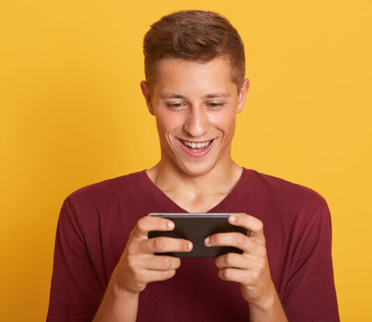 Comment les tendances mobiles de 2026 influencent le développement des jeux PC et consoles mobile